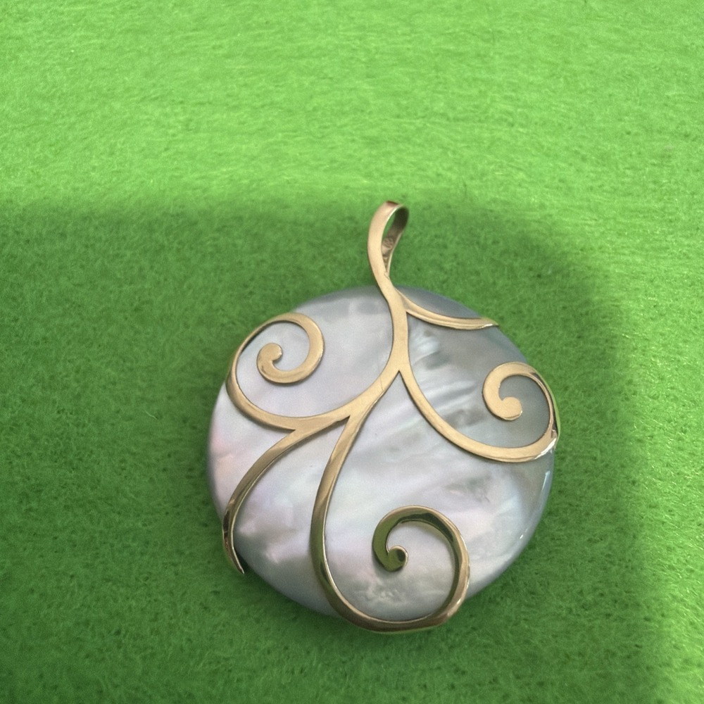 Estate Vintage 14K White +Yellow Gold Reversible Onyx Mother of Pearl Pendant